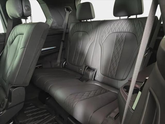2025 BMW X7 M60i