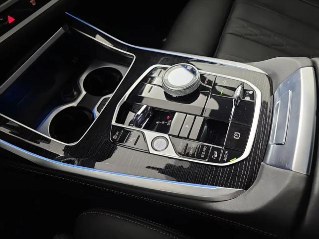 2025 BMW X7 M60i