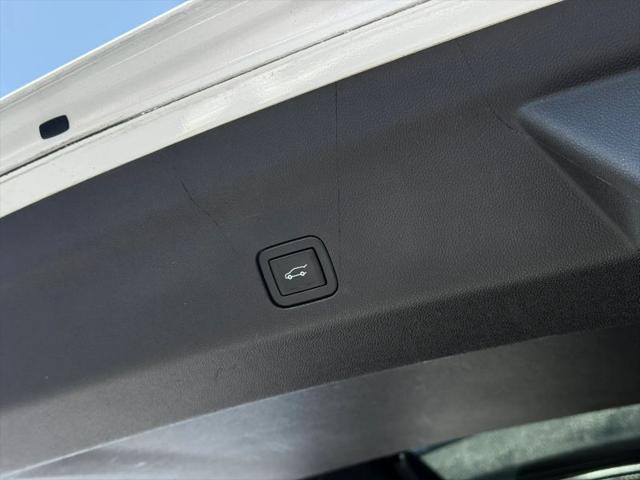 2021 Cadillac Escalade 2WD Premium Luxury
