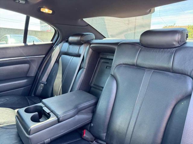 2015 Lincoln MKS Base