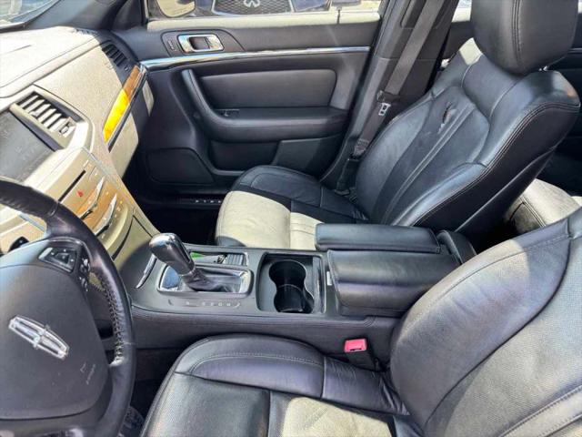 2015 Lincoln MKS Base