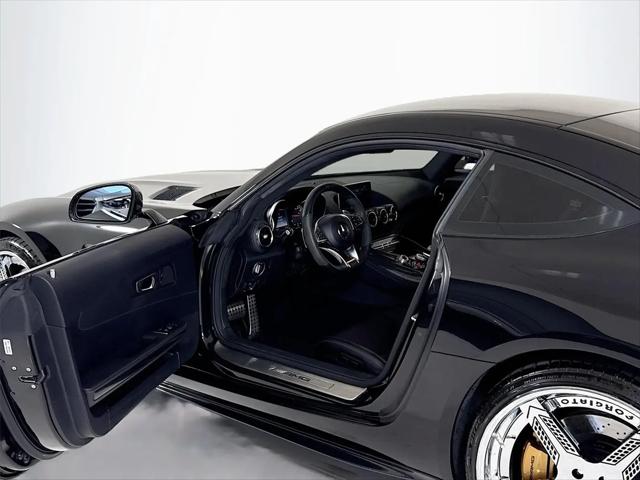 2017 Mercedes-Benz AMG GT Standard