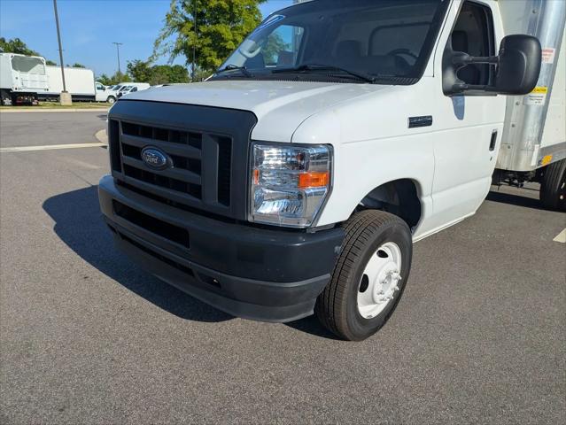 2024 Ford E-450 Cutaway Base