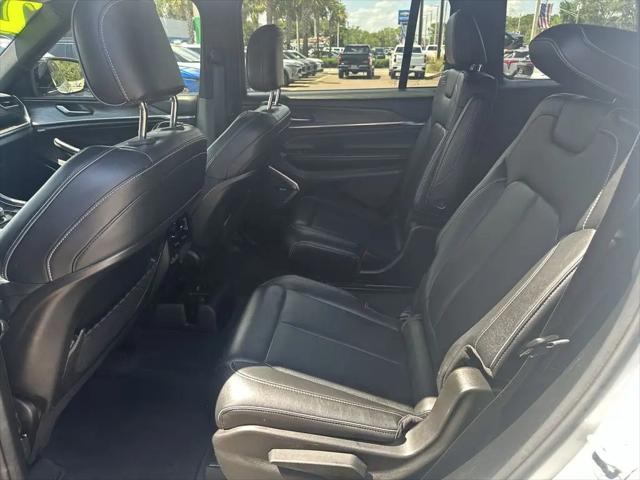2022 Jeep Grand Cherokee L Overland 4x2