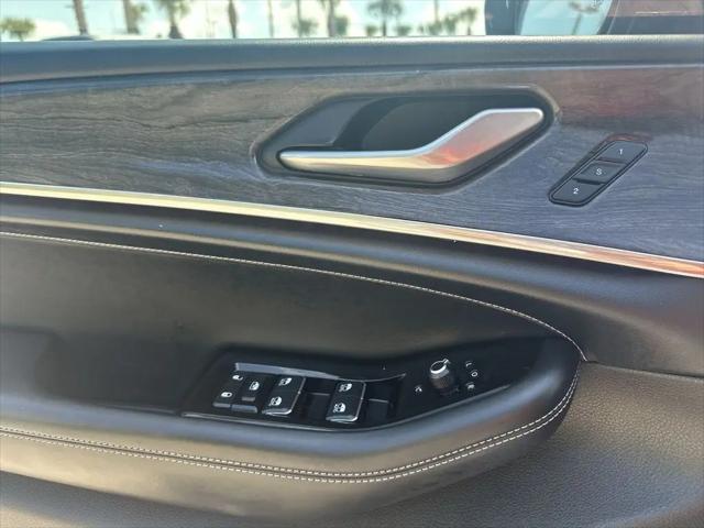 2022 Jeep Grand Cherokee L Overland 4x2