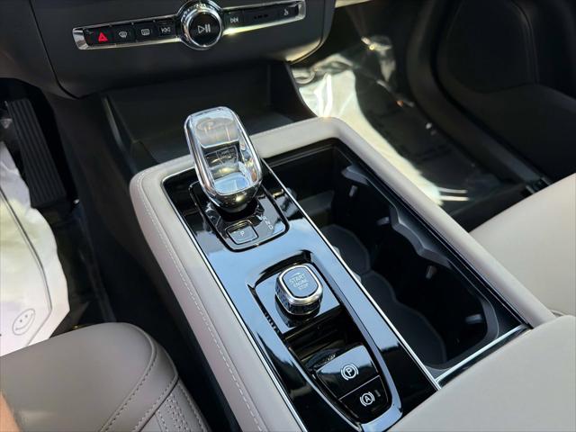 2026 Volvo XC90 Plus, B5 AWD Gas (mild hybrid), Gasoline, Bright, 7 Seats