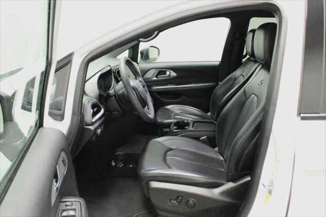 2023 Chrysler Pacifica Hybrid Touring L