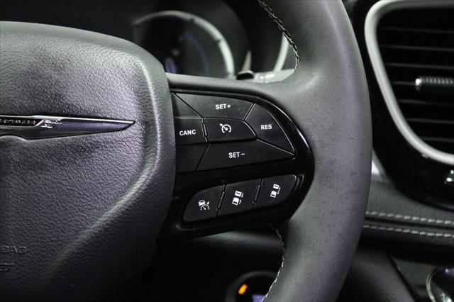 2023 Chrysler Pacifica Hybrid Touring L