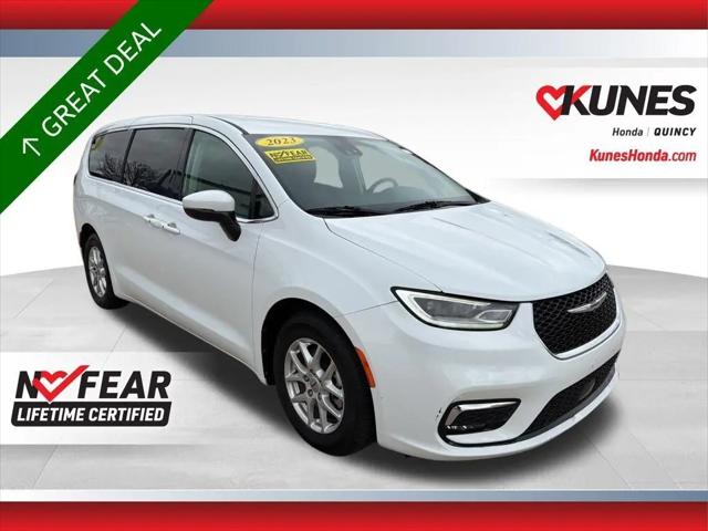 2023 Chrysler Pacifica Touring L for sale in Quincy, IL