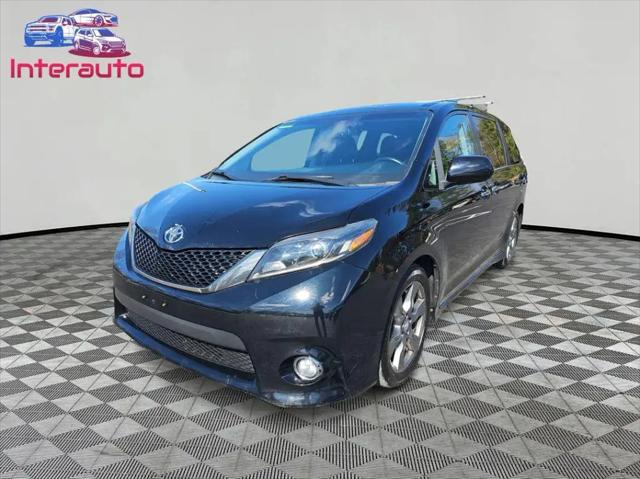2017 Toyota Sienna SE 8 Passenger for sale in Plainville, MA