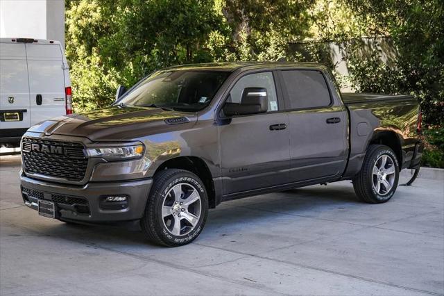 2026 RAM 1500 RAM 1500 EXPRESS CREW CAB 4X4 57 BOX