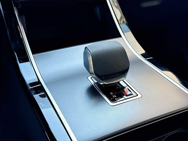 2026 Land Rover Range Rover Velar P250 Dynamic SE