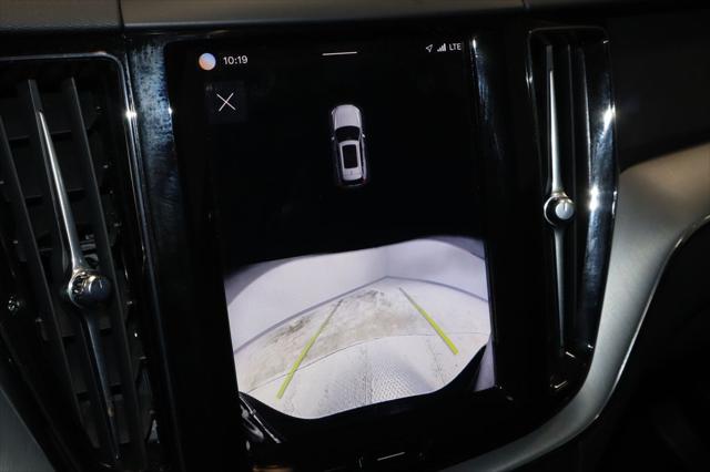 2024 Volvo XC60 Recharge T8 Core Dark Theme