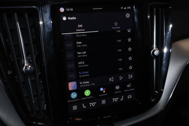 2024 Volvo XC60 Recharge T8 Core Dark Theme