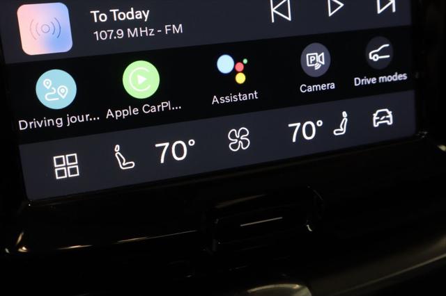 2024 Volvo XC60 Recharge T8 Core Dark Theme