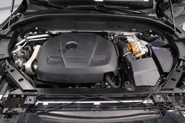 2024 Volvo XC60 Recharge T8 Core Dark Theme