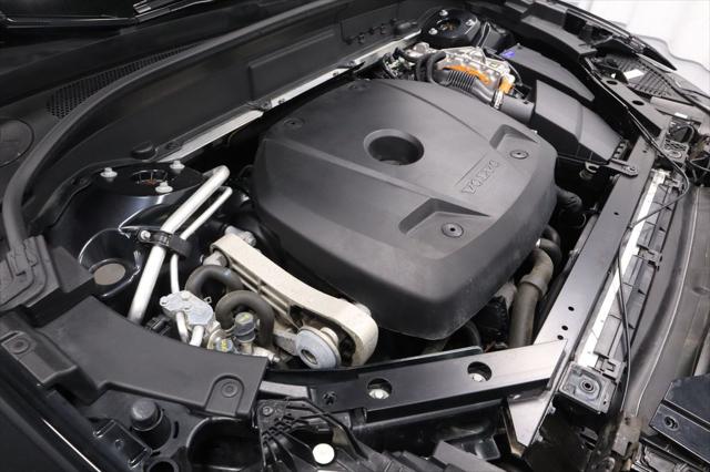 2024 Volvo XC60 Recharge T8 Core Dark Theme