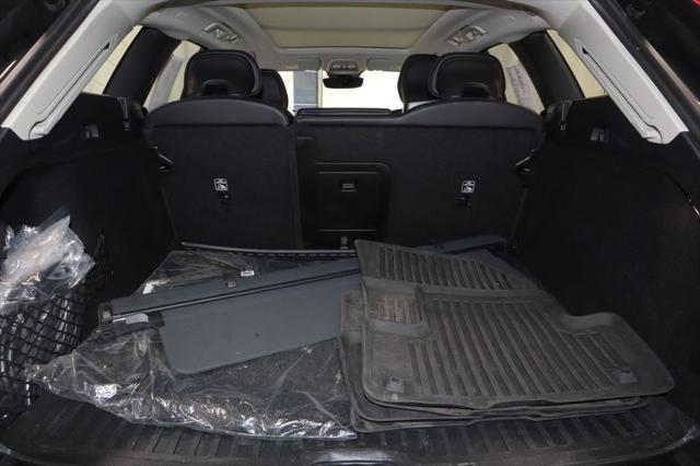2024 Volvo XC60 Recharge T8 Core Dark Theme