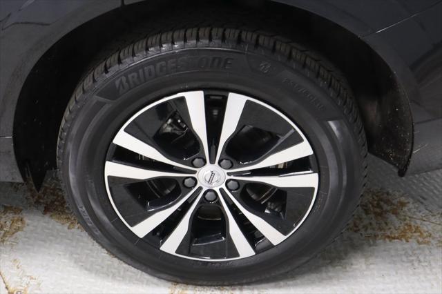 2024 Volvo XC60 Recharge T8 Core Dark Theme