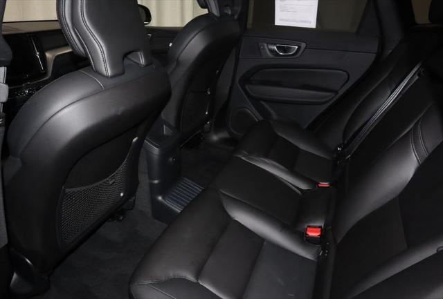 2024 Volvo XC60 Recharge T8 Core Dark Theme