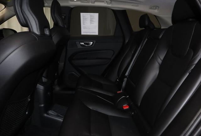 2024 Volvo XC60 Recharge T8 Core Dark Theme