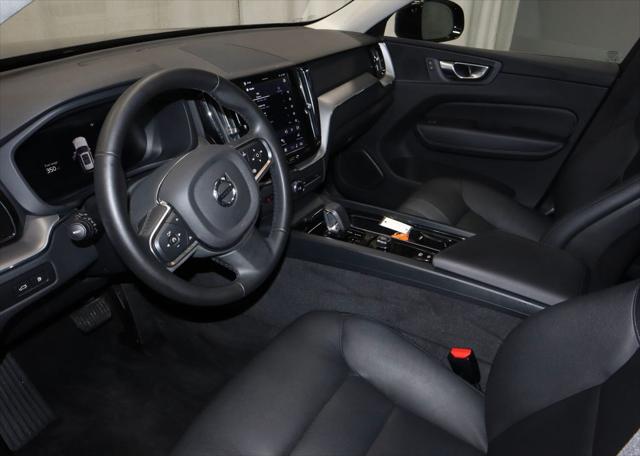 2024 Volvo XC60 Recharge T8 Core Dark Theme
