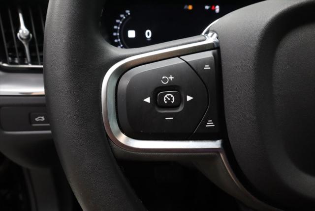 2024 Volvo XC60 Recharge T8 Core Dark Theme