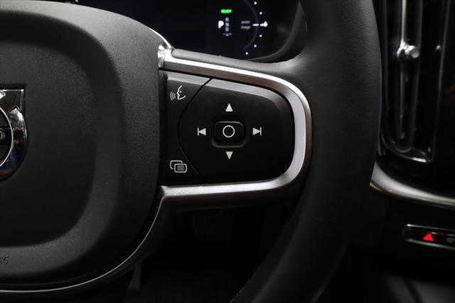 2024 Volvo XC60 Recharge T8 Core Dark Theme