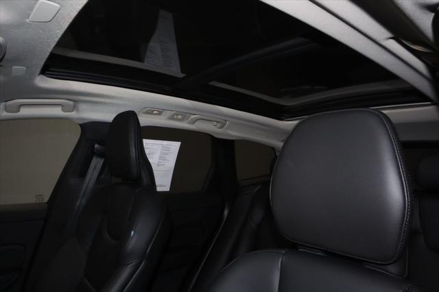 2024 Volvo XC60 Recharge T8 Core Dark Theme