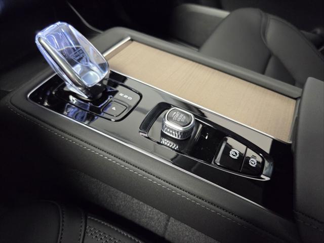 2026 Volvo XC90 Plus, B5 AWD Gas (mild hybrid), Gasoline, Bright, 7 Seats