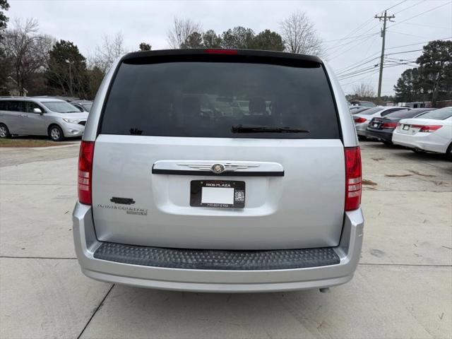 2008 Chrysler Town & Country LX