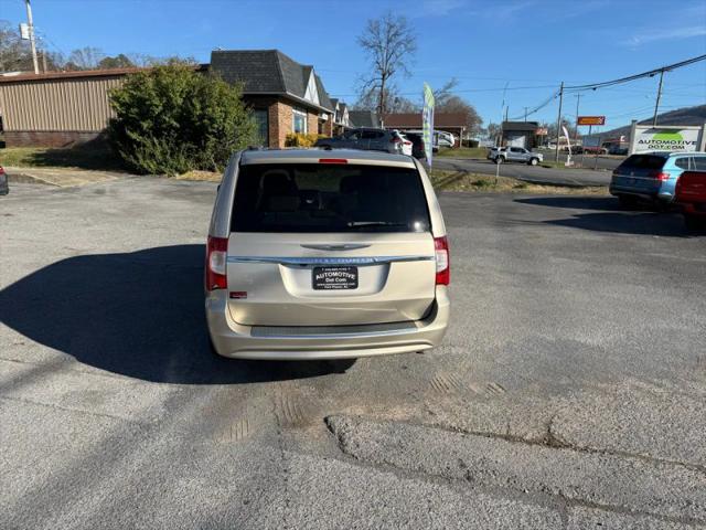 2013 Chrysler Town & Country Touring