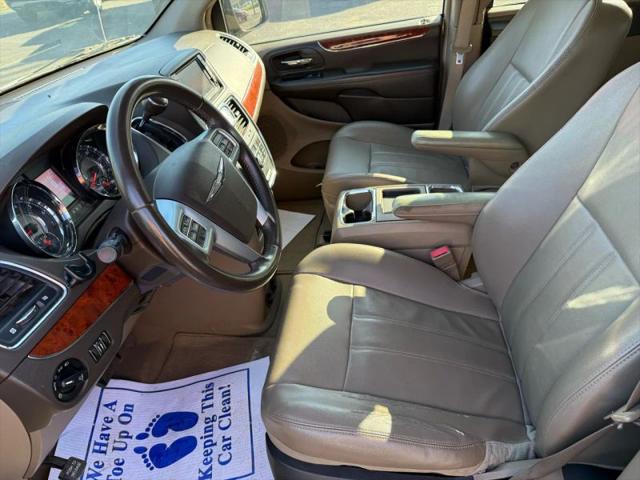 2013 Chrysler Town & Country Touring