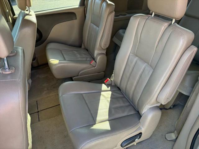 2013 Chrysler Town & Country Touring