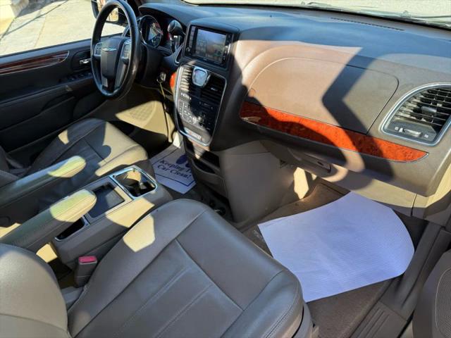 2013 Chrysler Town & Country Touring