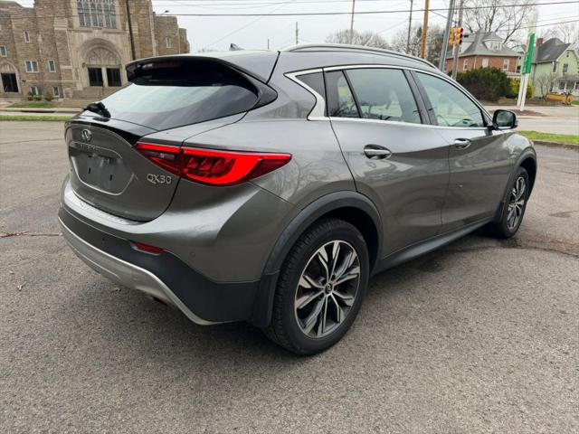 2017 INFINITI QX30 Premium