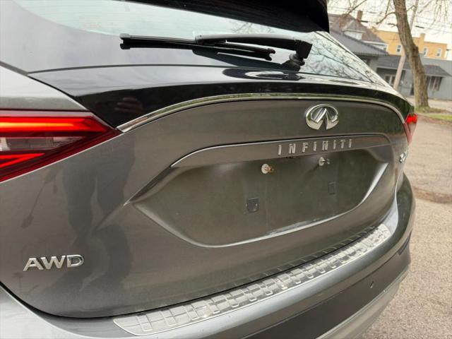 2017 INFINITI QX30 Premium