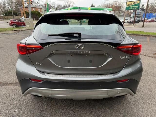 2017 INFINITI QX30 Premium