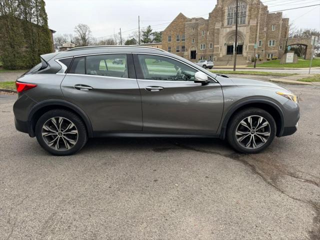 2017 INFINITI QX30 Premium