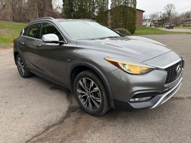 2017 INFINITI QX30 Premium