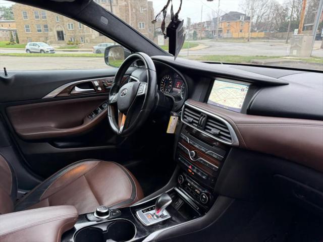 2017 INFINITI QX30 Premium
