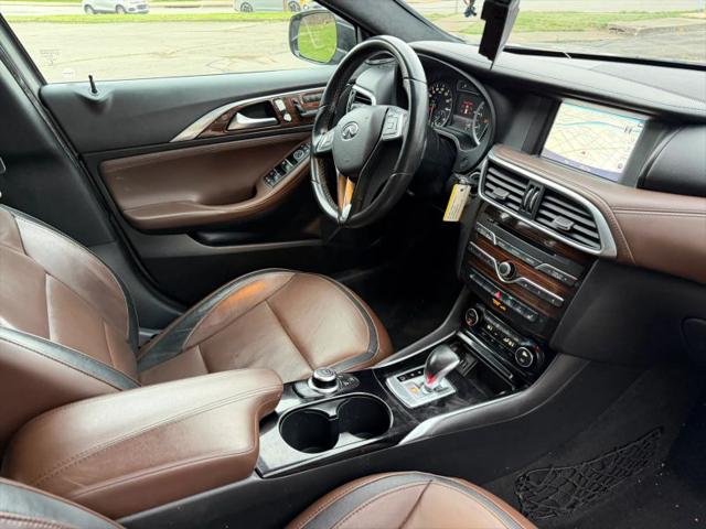 2017 INFINITI QX30 Premium