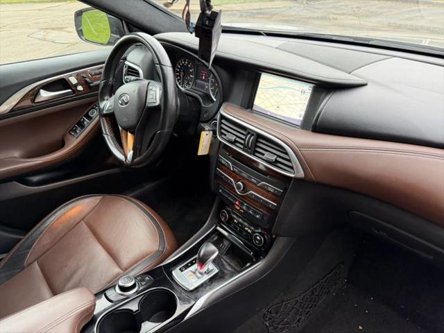 2017 INFINITI QX30 Premium