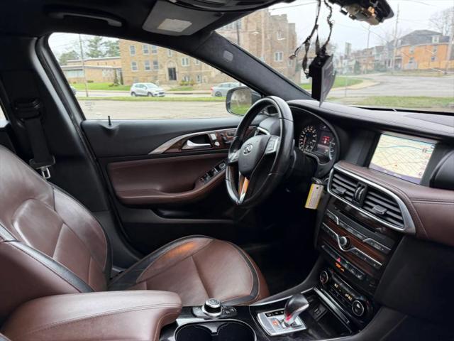 2017 INFINITI QX30 Premium