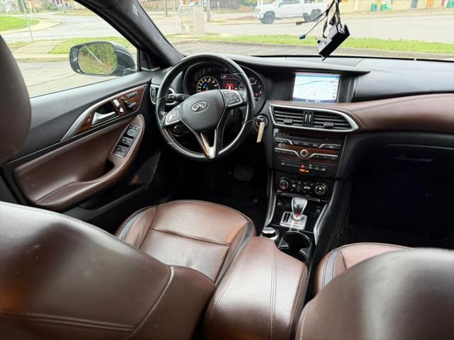 2017 INFINITI QX30 Premium