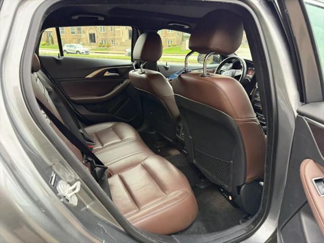 2017 INFINITI QX30 Premium
