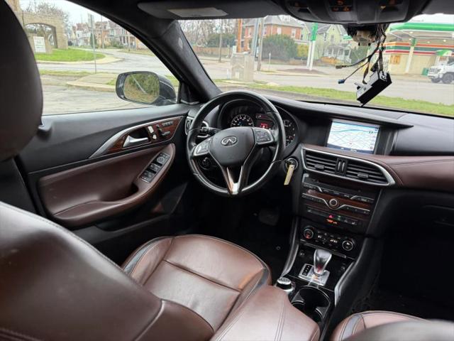 2017 INFINITI QX30 Premium
