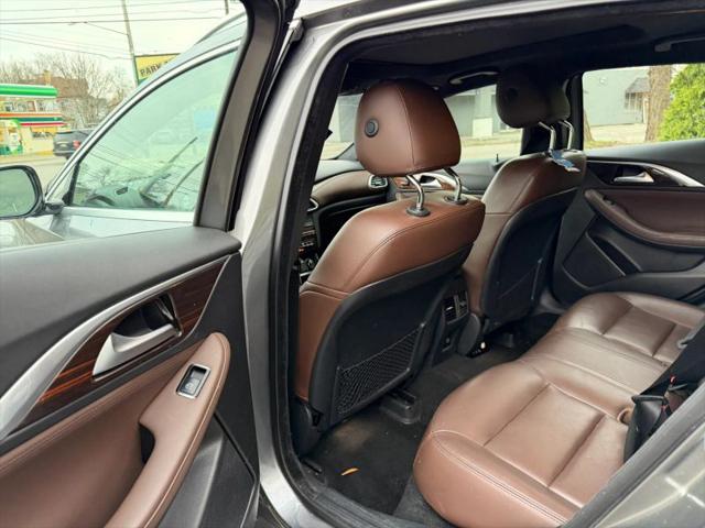 2017 INFINITI QX30 Premium