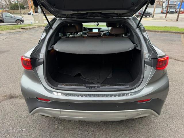 2017 INFINITI QX30 Premium