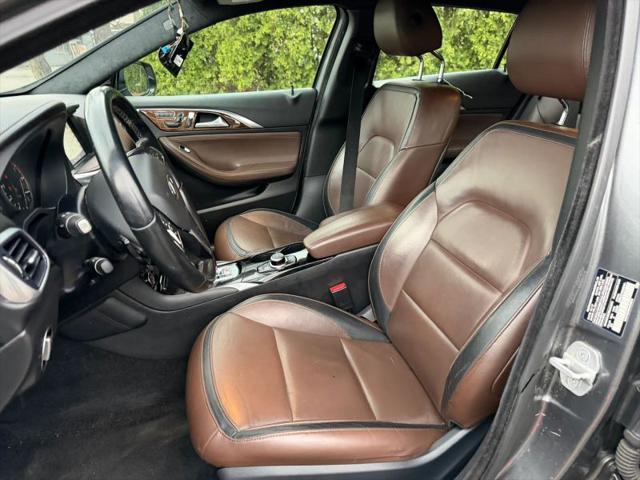 2017 INFINITI QX30 Premium